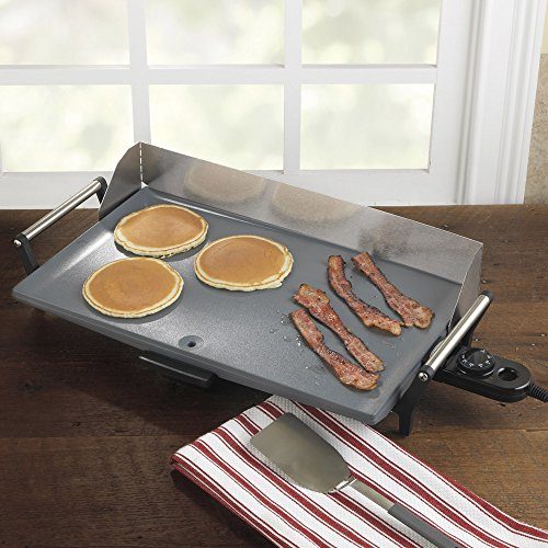 Making Pancakes and Bacon on Broil King PCG-10 Professional Portable Nonstick Griddle