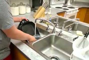 Electric-Skillets-Guide-Cleaning-method-topelectricgriddles.com