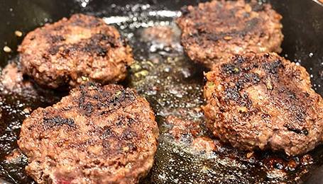 Cooking-burgers-on-a-pan