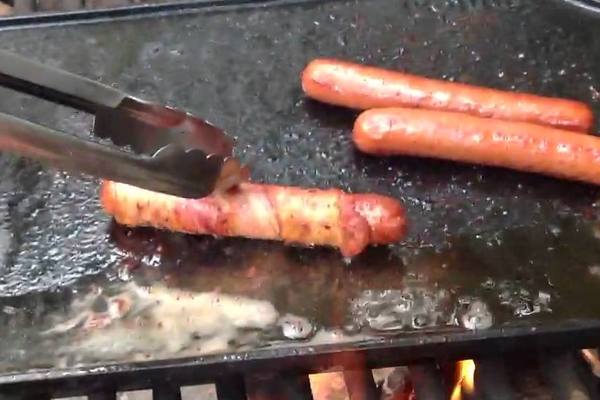 hotdogs-on-electric-griddle-and-skillet
