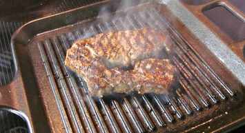 Cooking-Steak-on-a-griddle-101