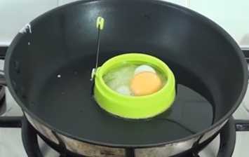 Silicone-egg-ring-how-to-use